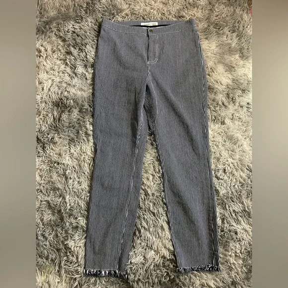 Cupcakes and Cashmere Navy White Pinstripe Skinny Jeans Raw Hem Women’s Size - Picture 2 of 6